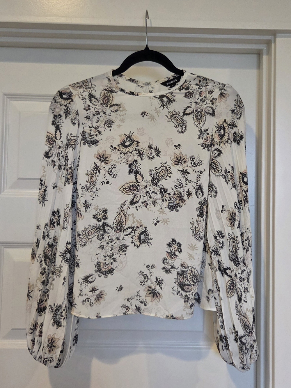 Express White Paisley Floral Long Sleeve Blouse